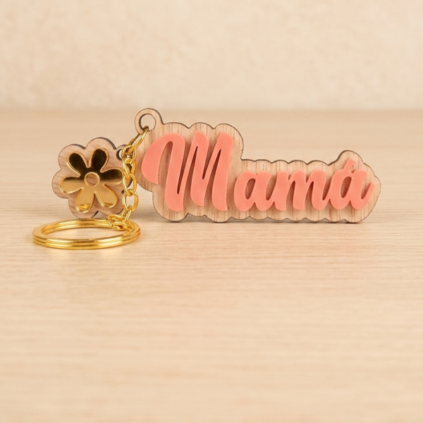 Llavero “Mamá” en madera natural