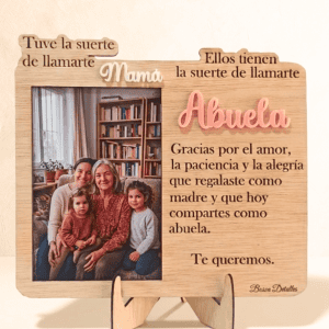 Tarjeta “Abuela” con dedicatoria y foto familiar, mensaje de amor y gratitud para la abuela en un ma.