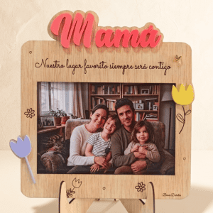 Marco personalizado “Mamá” con espacio para fotos y mensaje emotivo.