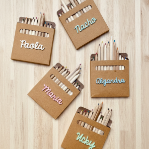 Caja de lápices de colores personalizada.